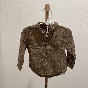 Rylee & Cru olive green muslin star print long sleeve button up 12-18 month